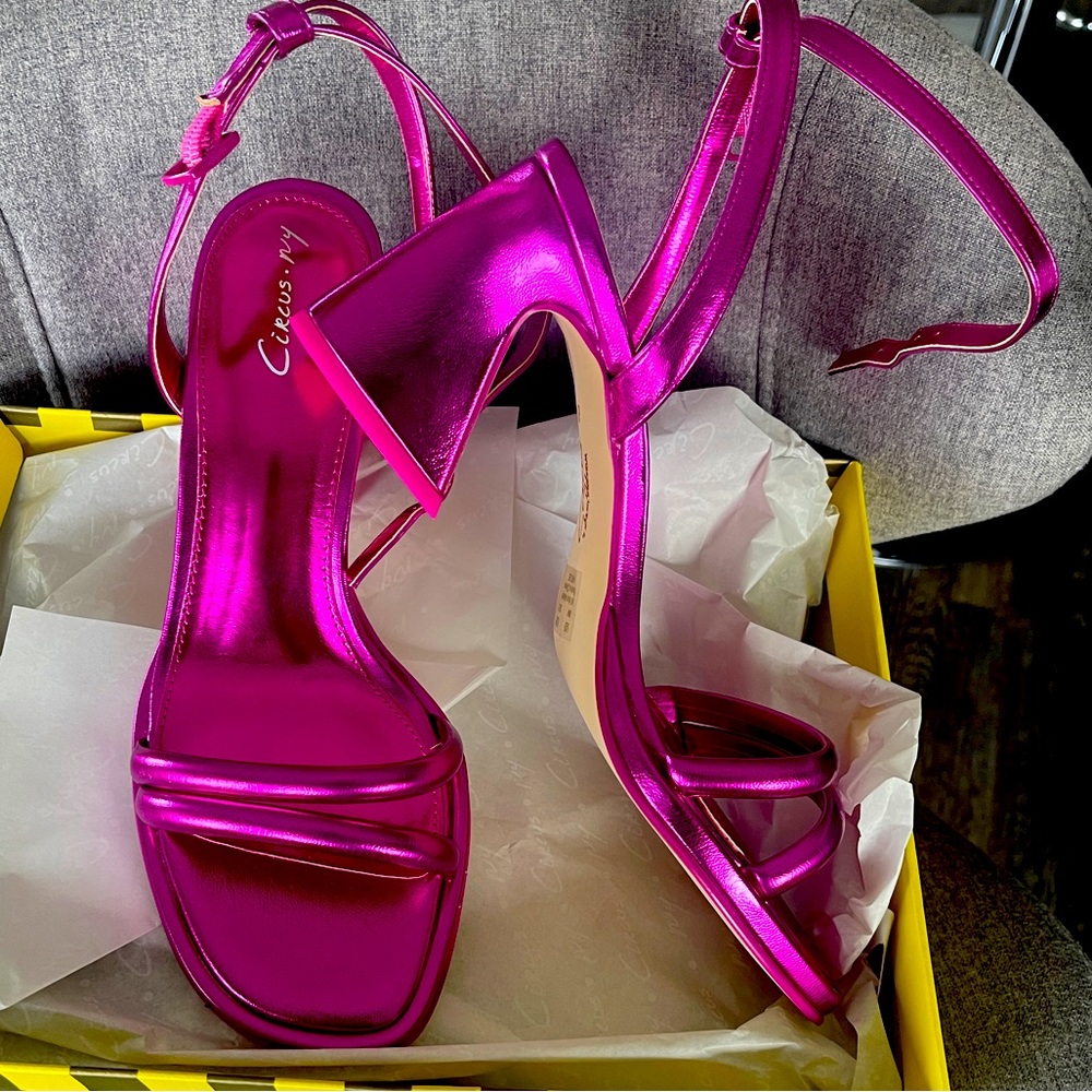 Circus by Sam Edelman “Hartlie” block heels in fuchsia